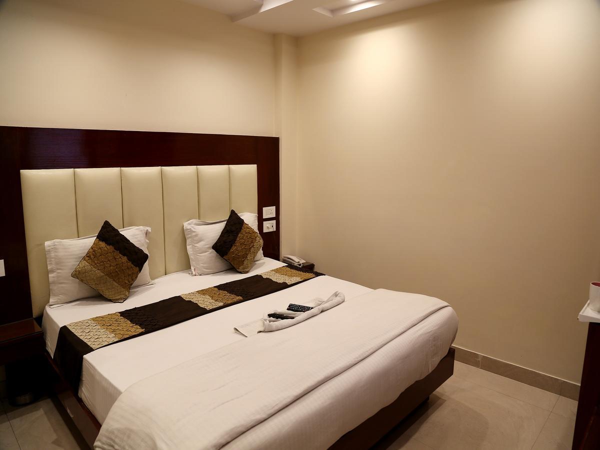 Hotel Sapphire Нью-Дели Экстерьер фото